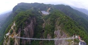 China inaugura a maior ponte de vidro do mundo