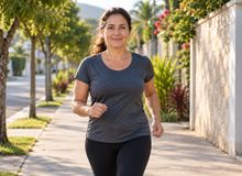 Featured side: Sair para caminhar no lugar de ir para academia é muito bom, mas o melhor é se a caminhada durar ao menos 30 minutos seguidos, sem interrupções e a uma velocidade constante de 5 km/h