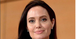 Angelina Jolie revela que chorava no banheiro após divórcio