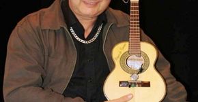 Royce do Cavaco faz show em homenagem a Roberto Ribeiro e Jovelina Pérola Negra no Bar Mangueira