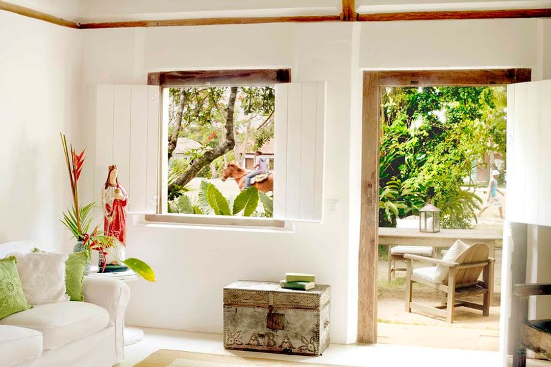 Interior de uma das casas do UXUA