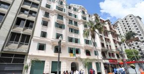 Edifício abandonado em SP é transformado em moradia para artistas