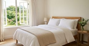 A roupa de cama não deve ser trocada a cada quinze dias nem uma vez por mês: entenda qual é o intervalo ideal para fazer a troca