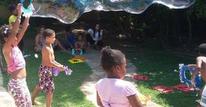 Em Goiás, grupo de pais cria escola que estimula autonomia das crianças e educação livre