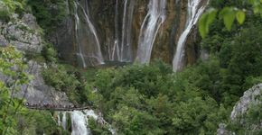 Série de cachoeiras nos EUA impressiona pela cor das águas