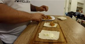 Para petiscar: pastel de camarão fácil, rápido e saboroso