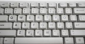 Por que o teclado do computador não segue a ordem do alfabeto