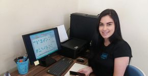 Jovem desenvolve matriz para bordar em braille