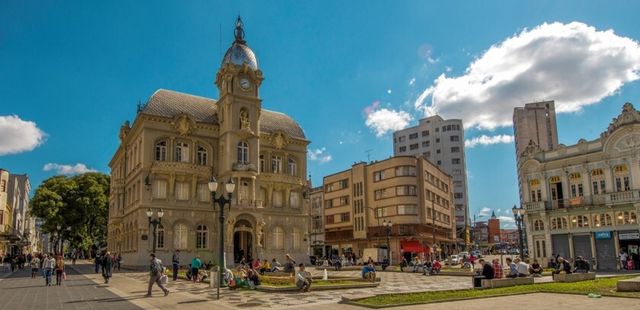As belezas de um passeio a pé pelo centro histórico de Curitiba