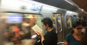 Projeto ‘Tem Mais Gente Lendo’ quer incentivar a leitura em espaços públicos