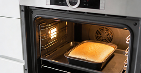 Por que o forno elétrico cozinha diferente do forno a gás?