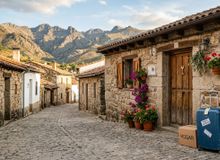 Featured side: A vila de somente 40 habitantes está procurando novos moradores: oferece casa gratuita, emprego e uma nova vida tranquila nas montanhas europeias escondidas