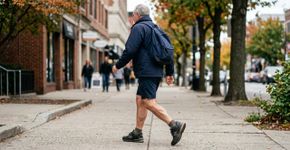 Depois dos 60, treinar a panturrilha não serve apenas para deixar a perna mais forte: ela participa de praticamente cada passo
