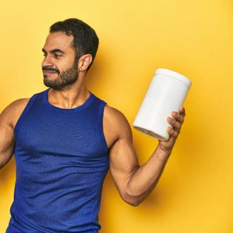 Featured mobile: O que é supplement stacking ? Entenda a prática e veja os cuidados ao combinar vários suplementos