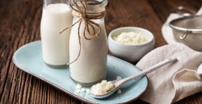Kefir: 5 benefícios da bebida fermentada que favorece o equilíbrio do organismo 