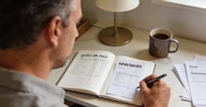 Eu fiz o teste de anotar cada centavo gasto por uma semana e o resultado foi assustador