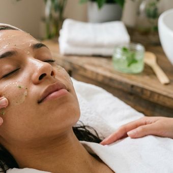 Featured mobile: O gel refrescante caseiro com 2 ingredientes que reduz a oleosidade e deixa a pele com sensação de limpeza profunda
