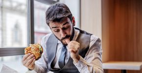 Diabetes: comer rápido pode causar complicações; entenda os motivos