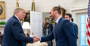 Assessor de Trump revela à Globo cena vergonhosa de Eduardo Bolsonaro