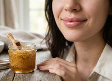 Featured side: Lábios ressecados? Essa receita com apenas 2 ingredientes ajuda a hidratar durante a noite e deixa a pele mais macia