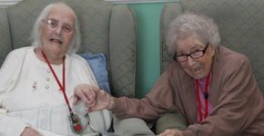 Após 75 anos separadas, amigas se encontram por acaso