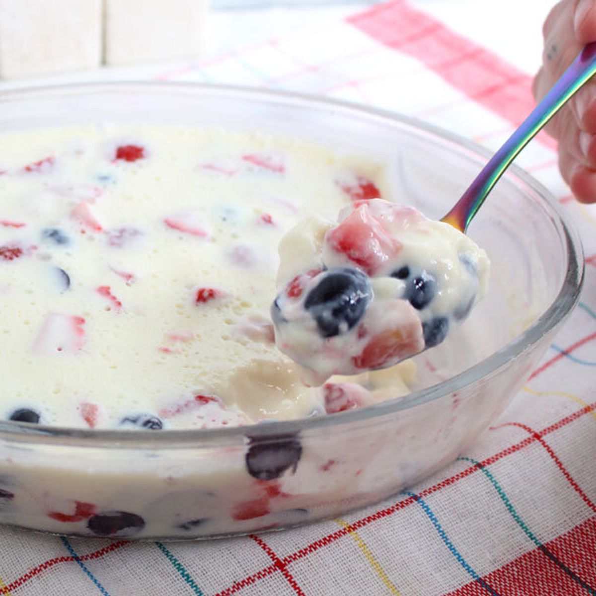 Salada de frutas cremosa e refrescante; aprenda a fazer