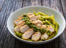 Featured side: Macarrão proteico com pesto de amêndoas e frango grelhado: aprenda receita rápida e saudável para o jantar