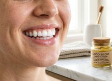 Featured side: Nem pasta de dente, nem carvão ativado: O gel caseiro que clareia permanentemente os dentes amarelados, proporcionando brancura e brilho