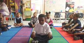 Escola troca suspensão por meditação e o resultado é supreendente
