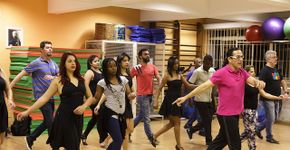 Participe de aula de dança de salão