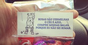 Com palavras, publicitários ajudam vendedor de balas a fazer mais sucesso nos semáforos