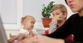 Descomplicando: é  justo mulher se aposentar antes do homem?