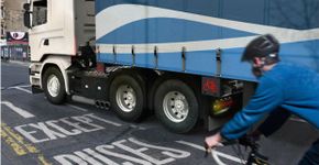 Sistema alerta ciclista quando está no ponto cego de um caminhão