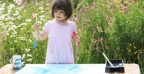 As pinturas valiosas de uma garotinha autista de 3 anos