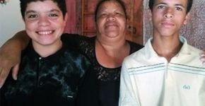 Ela teve o bebê trocado na maternidade e agora cuida dos 2