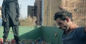 Estado Islâmico choca ao recrutar criança para matar prisioneiro