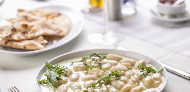 Este gnocchi ao molho gorgonzola vai virar seu novo prato favorito de inverno