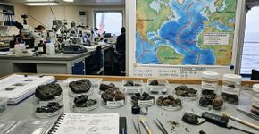 Cientistas mapearam uma enorme fenda submarina de 500 quilômetros escondida sob o oceano Atlântico e agora acham que descobriram como essa ferida gigante surgiu há 37 milhões de anos
