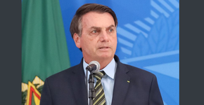 Bolsonaro ameniza coronavírus: brasileiro pula no esgoto e não pega nada, diz