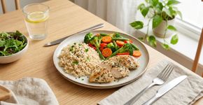 Uma pessoa que nunca fez dieta antes deve começar ajustando as porções primeiro e depois passar para a reeducação alimentar completa, alternando entre os dois