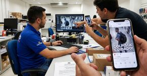 Loja permite que outra cliente veja imagens internas de segurança após uma confusão envolvendo duas mochilas idênticas, e a fotografia de uma consumidora que havia retirado corretamente o produto acaba publicada nas redes com acusação de golpe; liberar a gravação indevidamente pode terminar em R$ 8 mil de indenização