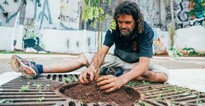 Em três meses, morador de rua revitaliza praça no centro de SP