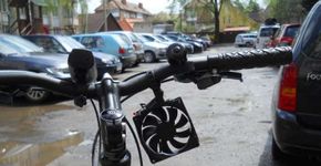 Carregador de celular para bike é movido a vento