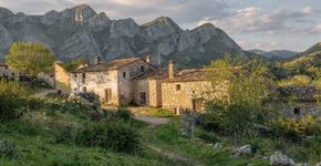 A vila de 40 habitantes está procurando novos moradores: oferecendo casa gratuita, emprego e uma nova vida mais tranquila nas montanhas europeias escondidas