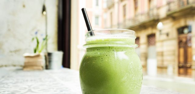 Suco detox de abacaxi com couve leva um ingrediente extra que vai te surpreender
