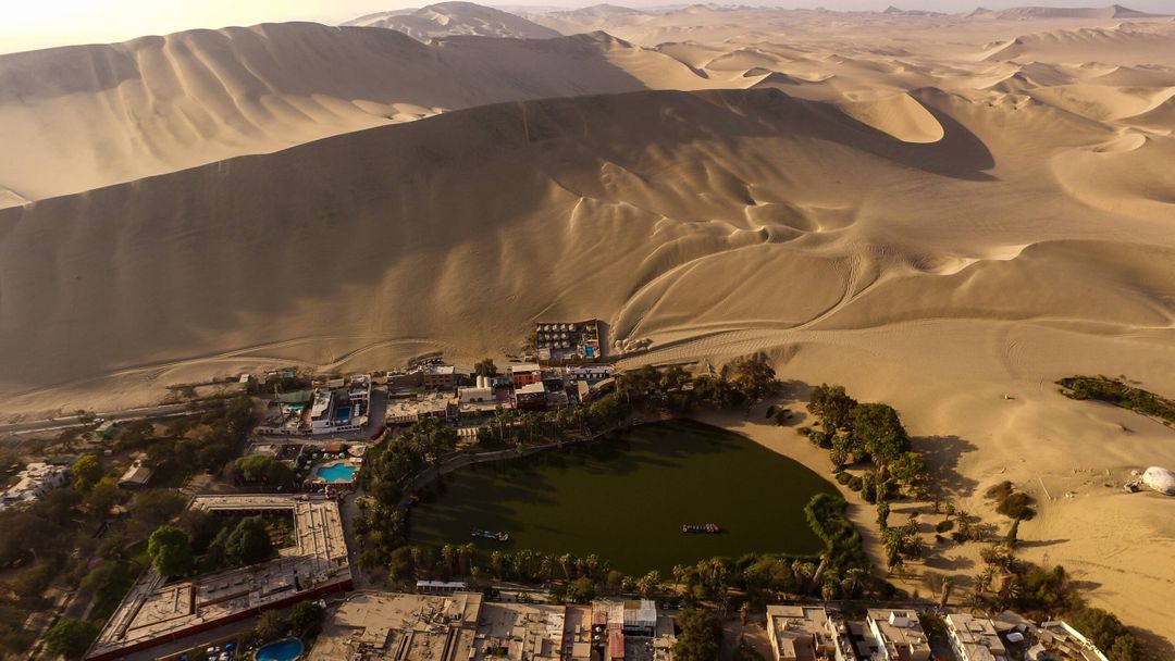 Huacachina é uma espécie de oásis no meio do deserto