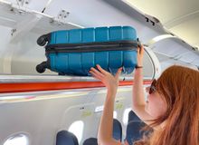 Featured side: Vai viajar de avião? Veja o que pode e não pode levar na bagagem de mão