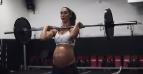 Musa fitness posta vídeos malhando pesado no nono mês de gravidez