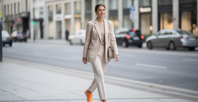 Garanta que seus looks com tênis coloridos nunca mais pareçam infantis ou exagerados