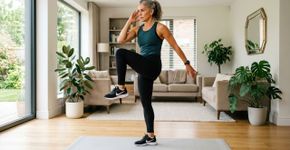 Barriga definida a partir dos 50 anos: Estes 3 exercícios em pé sem equipamento são especialmente eficazes